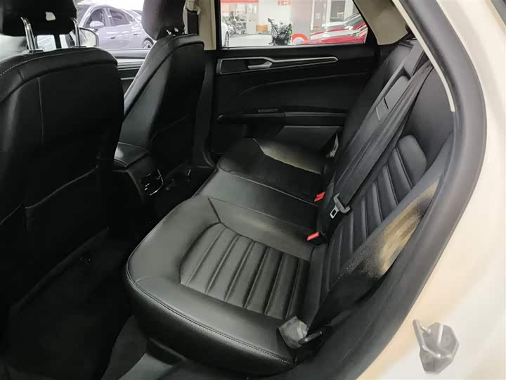 Фото 17 - Ford Mondeo