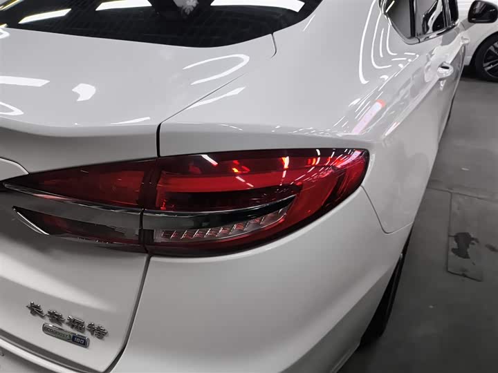 Фото 8 - Ford Mondeo