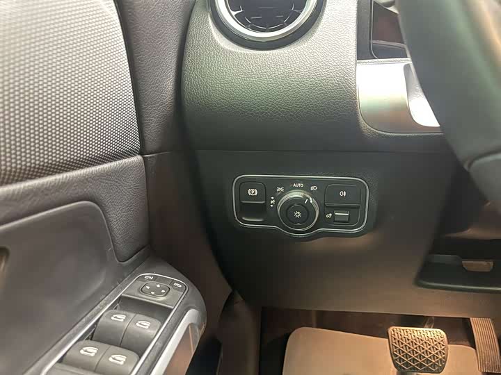 Фото 21 - Mercedes-Benz GLB-Class