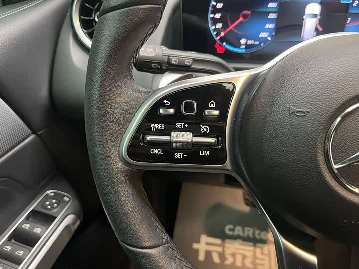 Фото 23 - Mercedes-Benz GLB-Class