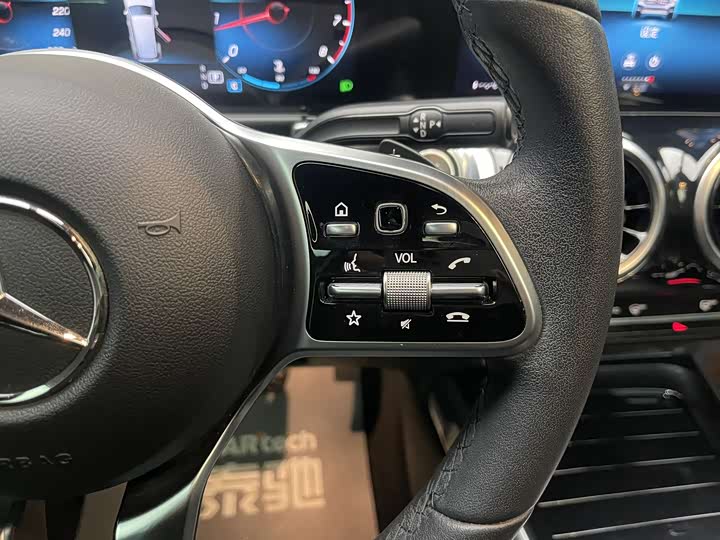 Фото 24 - Mercedes-Benz GLB-Class