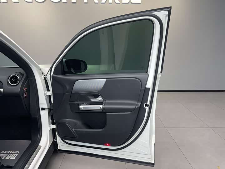 Фото 8 - Mercedes-Benz GLB-Class