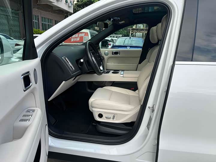 Фото 11 - LiXiang L6