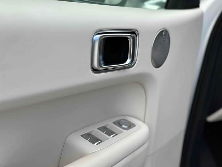 Фото 12 - LiXiang L6