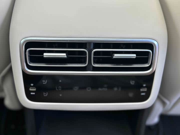 Фото 21 - LiXiang L6