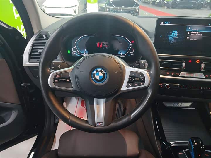 Фото 10 - BMW iX3