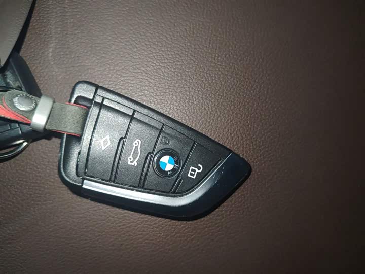 Фото 8 - BMW iX3