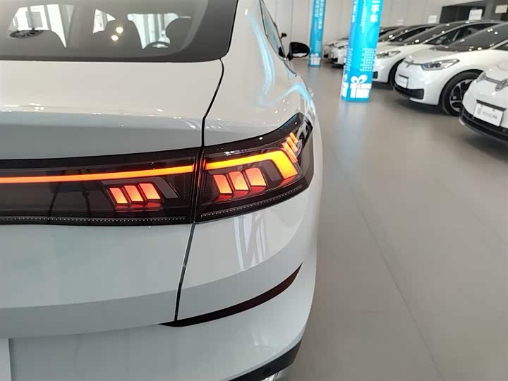 Фото 8 - Volkswagen Lamando L