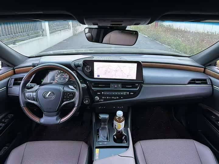 Фото 4 - Lexus ES