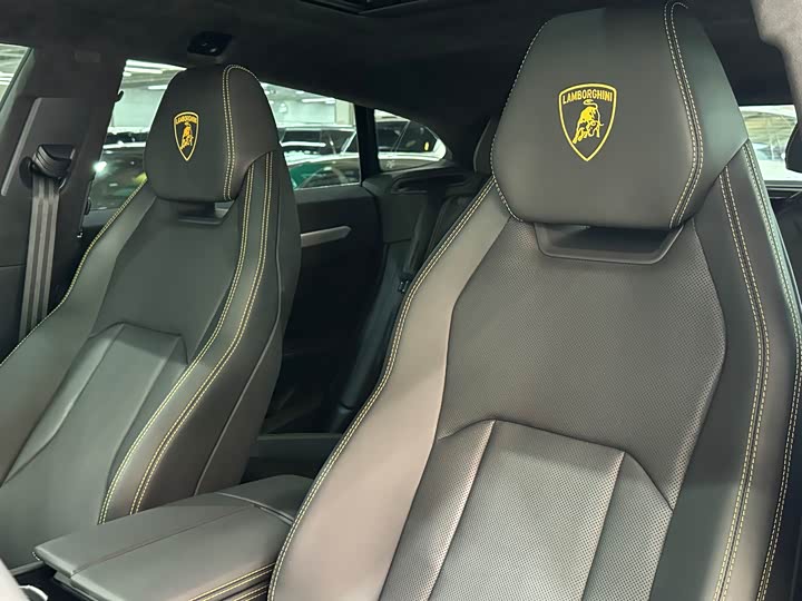 Фото 19 - Lamborghini Urus