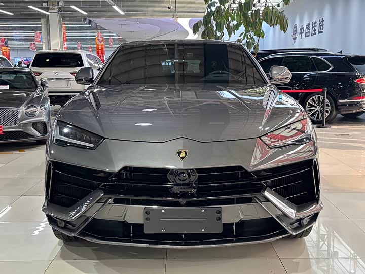 Фото 2 - Lamborghini Urus