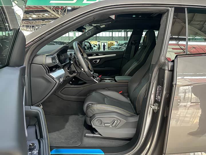 Фото 7 - Lamborghini Urus