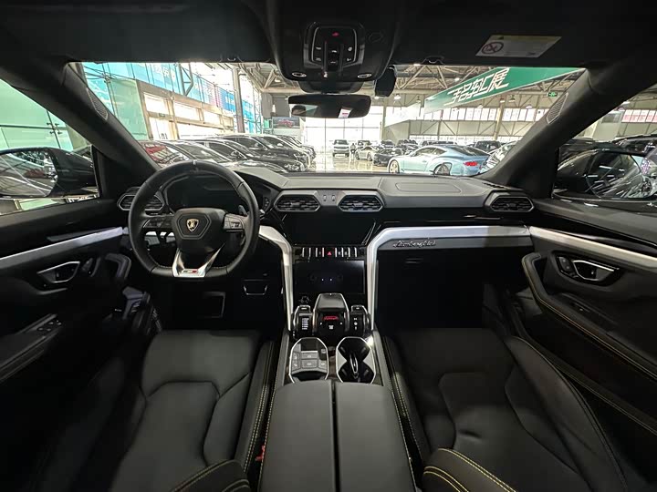 Фото 9 - Lamborghini Urus