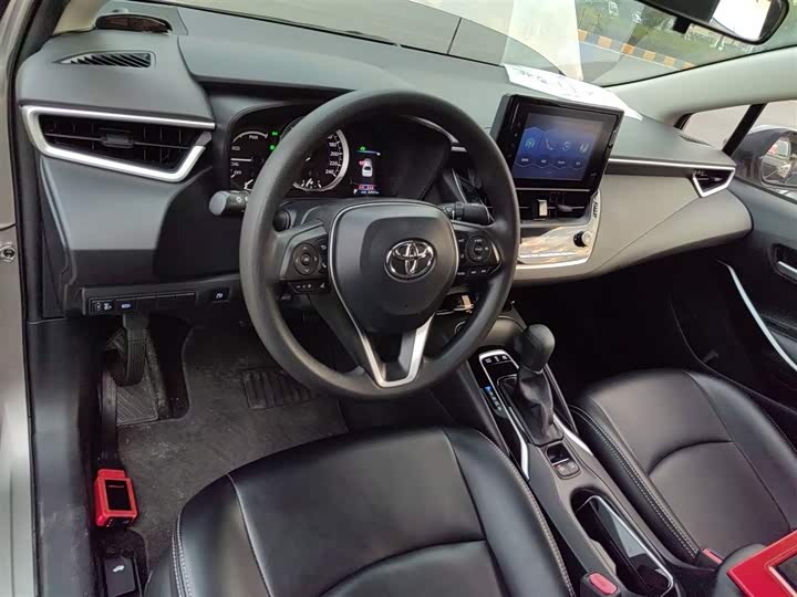 Фото 10 - Toyota Corolla