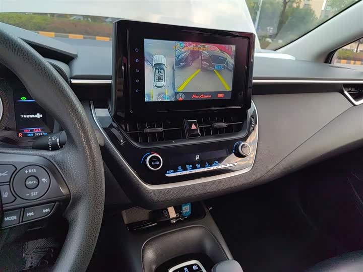 Фото 13 - Toyota Corolla