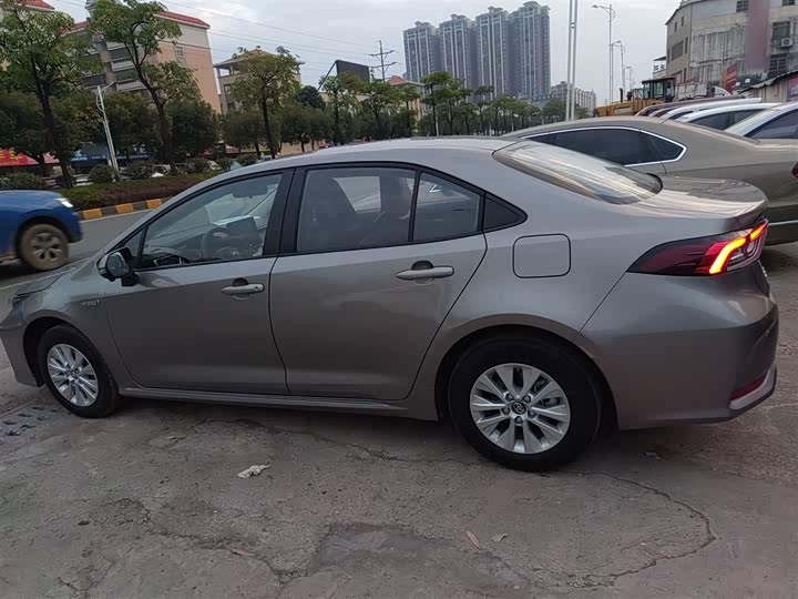 Фото 5 - Toyota Corolla