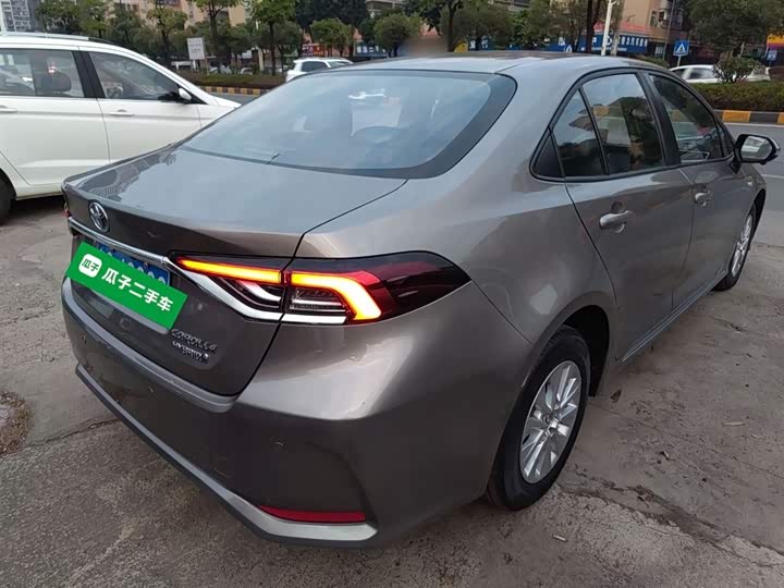 Фото 7 - Toyota Corolla