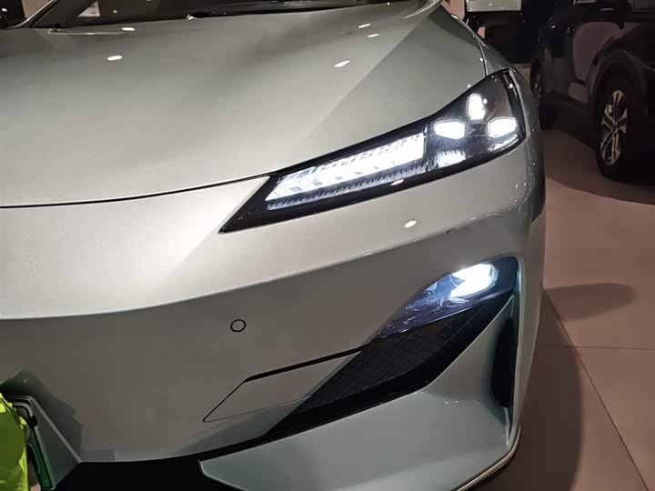 Фото 15 - Changan Deepal SL03