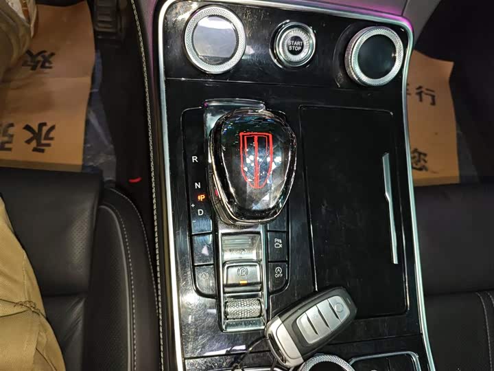 Фото 14 - Hongqi H9