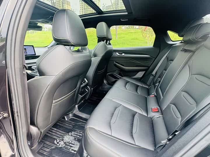 Фото 6 - Geely Preface