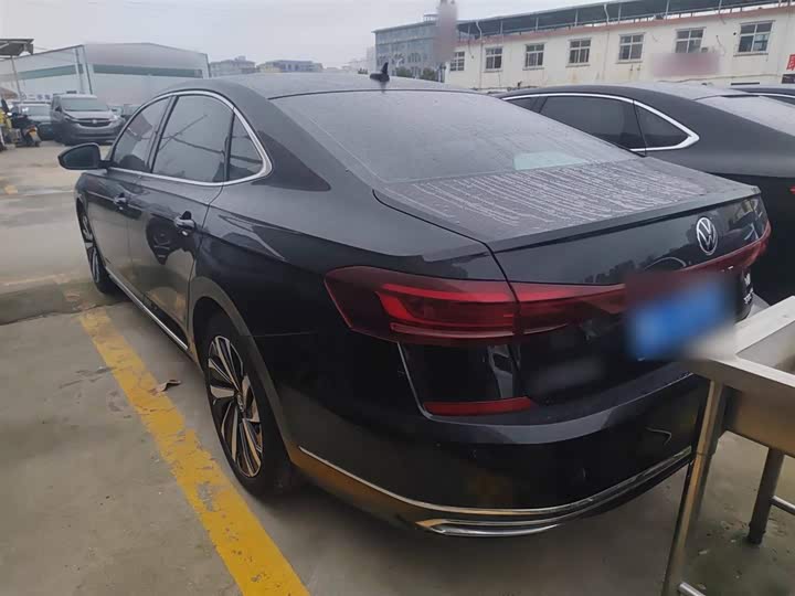 Фото 13 - Volkswagen Passat