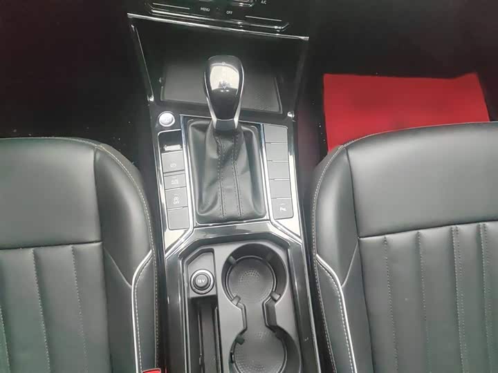 Фото 9 - Volkswagen Passat