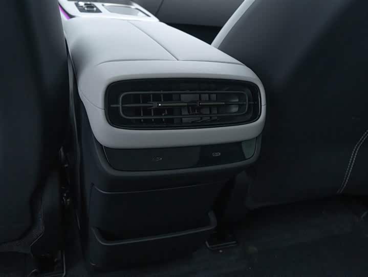 Фото 19 - Xiaomi SU7