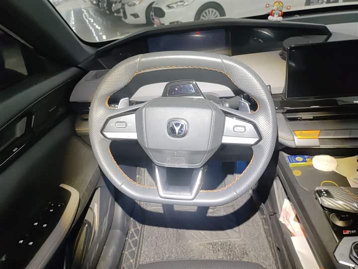 Фото 10 - Changan UNI-V