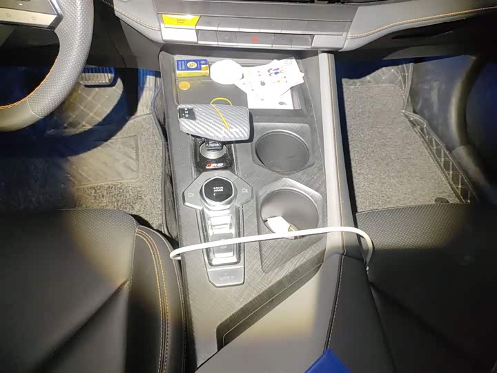 Фото 13 - Changan UNI-V