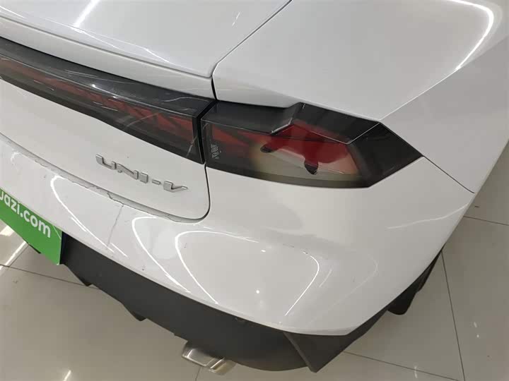 Фото 8 - Changan UNI-V