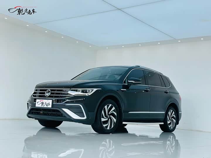 Фото 1 - Volkswagen Tiguan L Pro