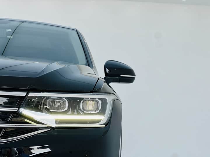 Фото 10 - Volkswagen Tiguan L Pro