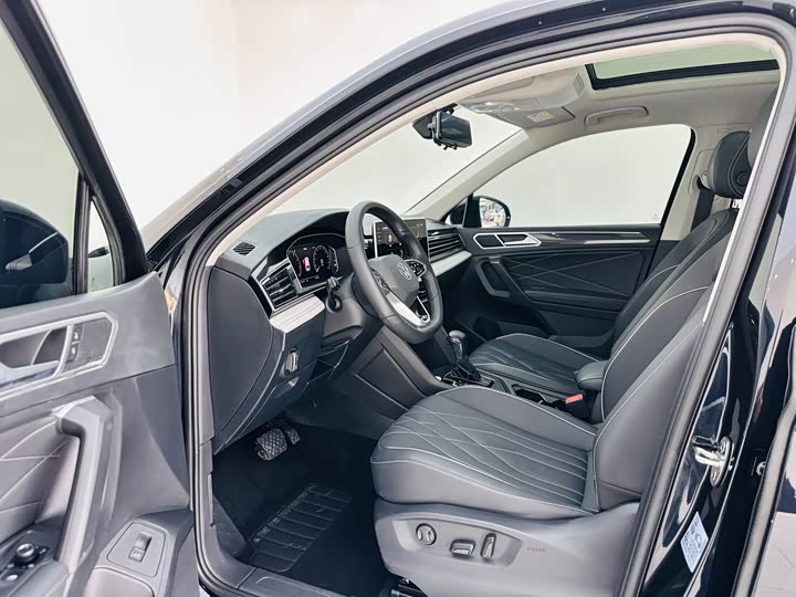 Фото 13 - Volkswagen Tiguan L Pro