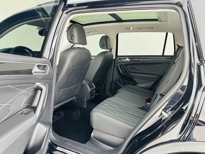 Фото 14 - Volkswagen Tiguan L Pro