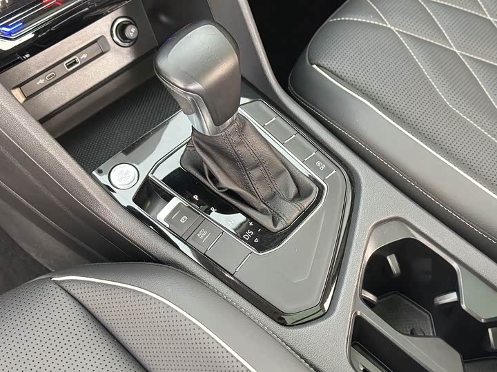 Фото 18 - Volkswagen Tiguan L Pro