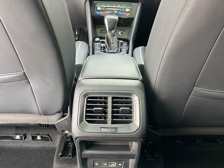 Фото 19 - Volkswagen Tiguan L Pro