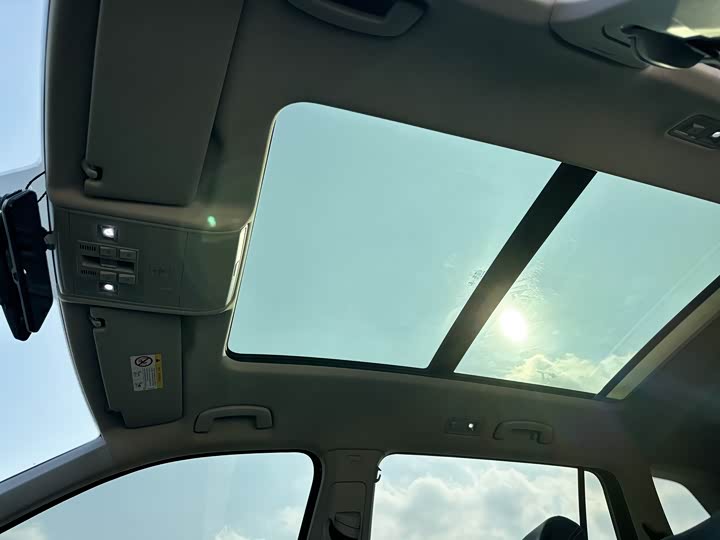 Фото 20 - Volkswagen Tiguan L Pro