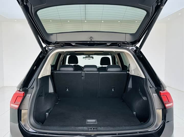 Фото 22 - Volkswagen Tiguan L Pro