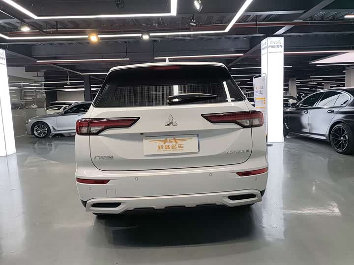 Фото 5 - Mitsubishi Outlander