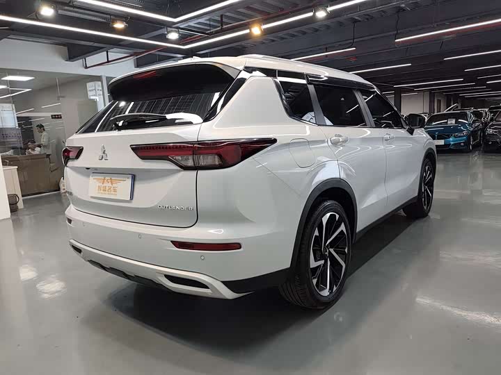 Фото 6 - Mitsubishi Outlander