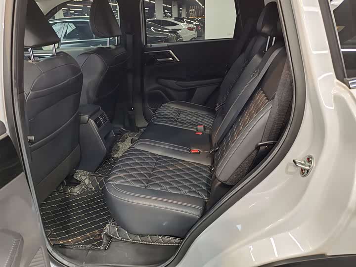 Фото 8 - Mitsubishi Outlander