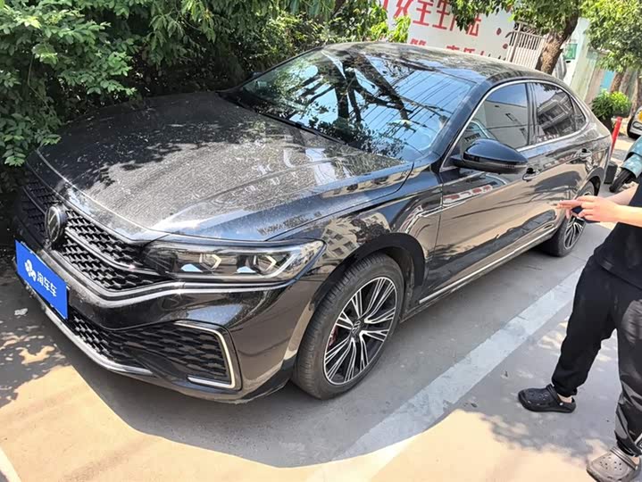 Фото 1 - Volkswagen Passat