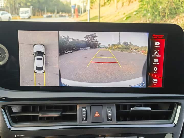 Фото 13 - Lexus ES