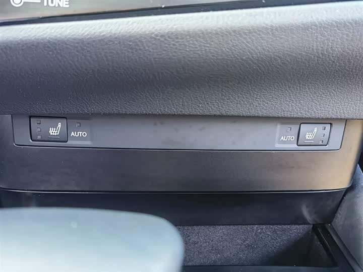 Фото 16 - Lexus ES