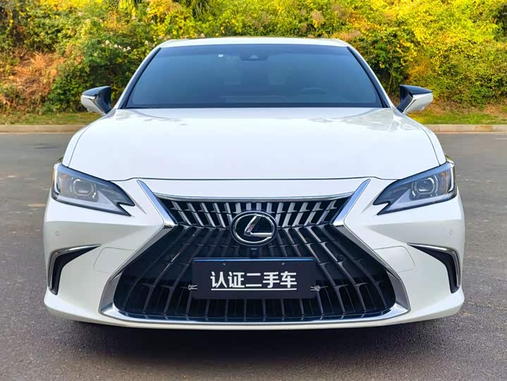 Фото 2 - Lexus ES