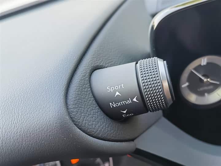 Фото 20 - Lexus ES