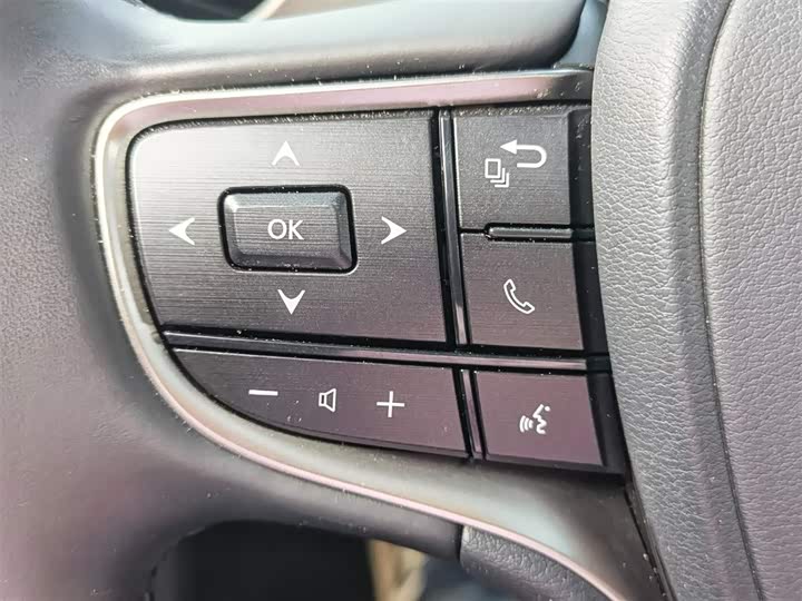 Фото 23 - Lexus ES