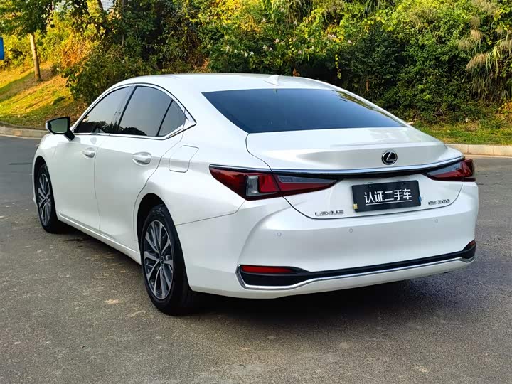 Фото 5 - Lexus ES