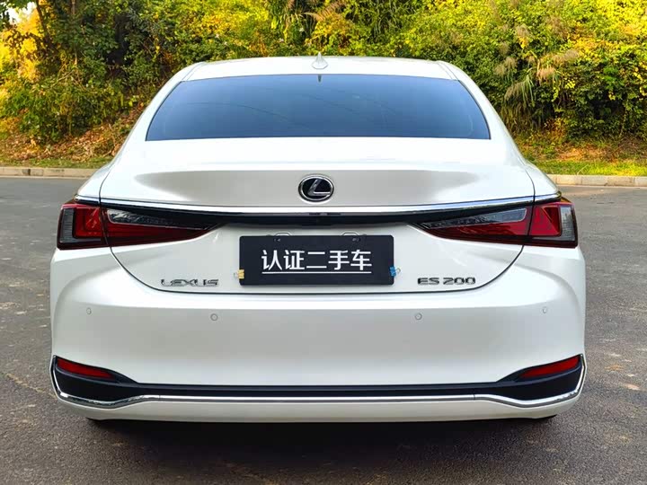 Фото 6 - Lexus ES