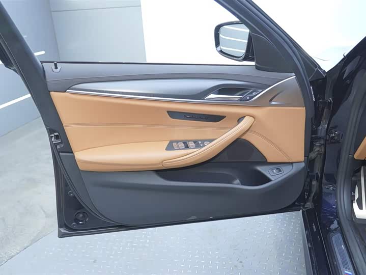 Фото 11 - BMW 5 Series